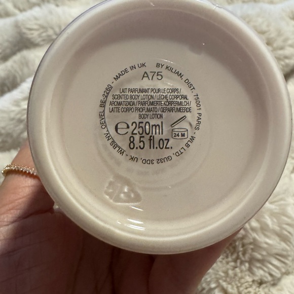 Kilian Love Don't Be Shy Pink Moisturizer - Picture 4 of 13